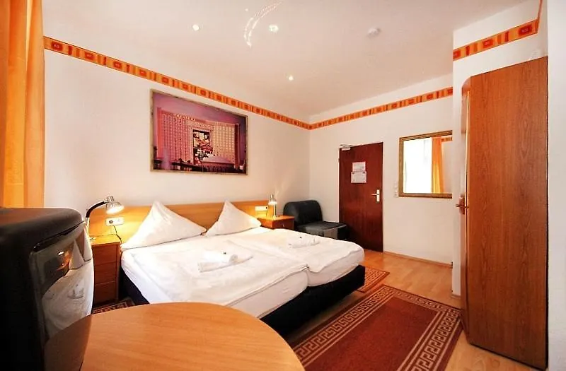 City Hotel Storch Cologne 2*,