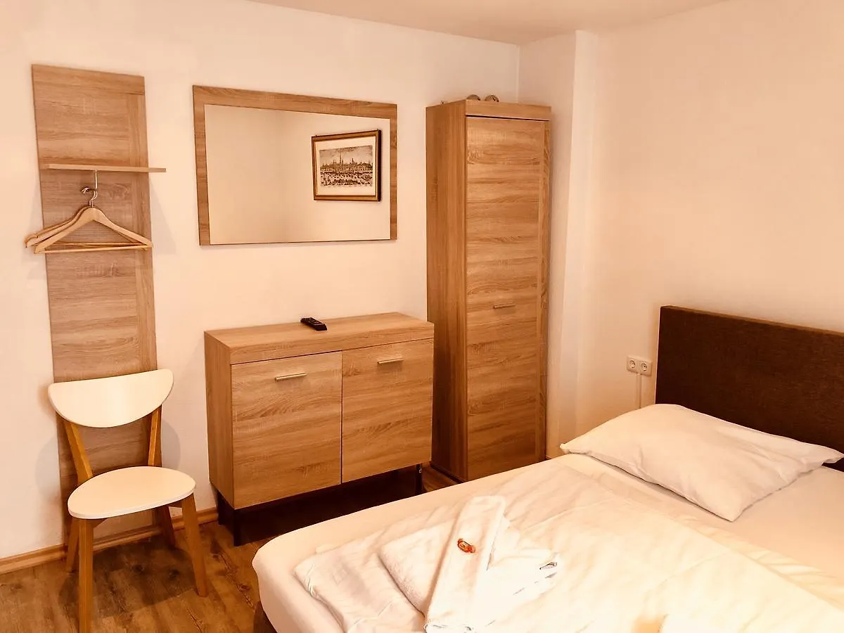 City Hotel Storch Cologne 2*,
