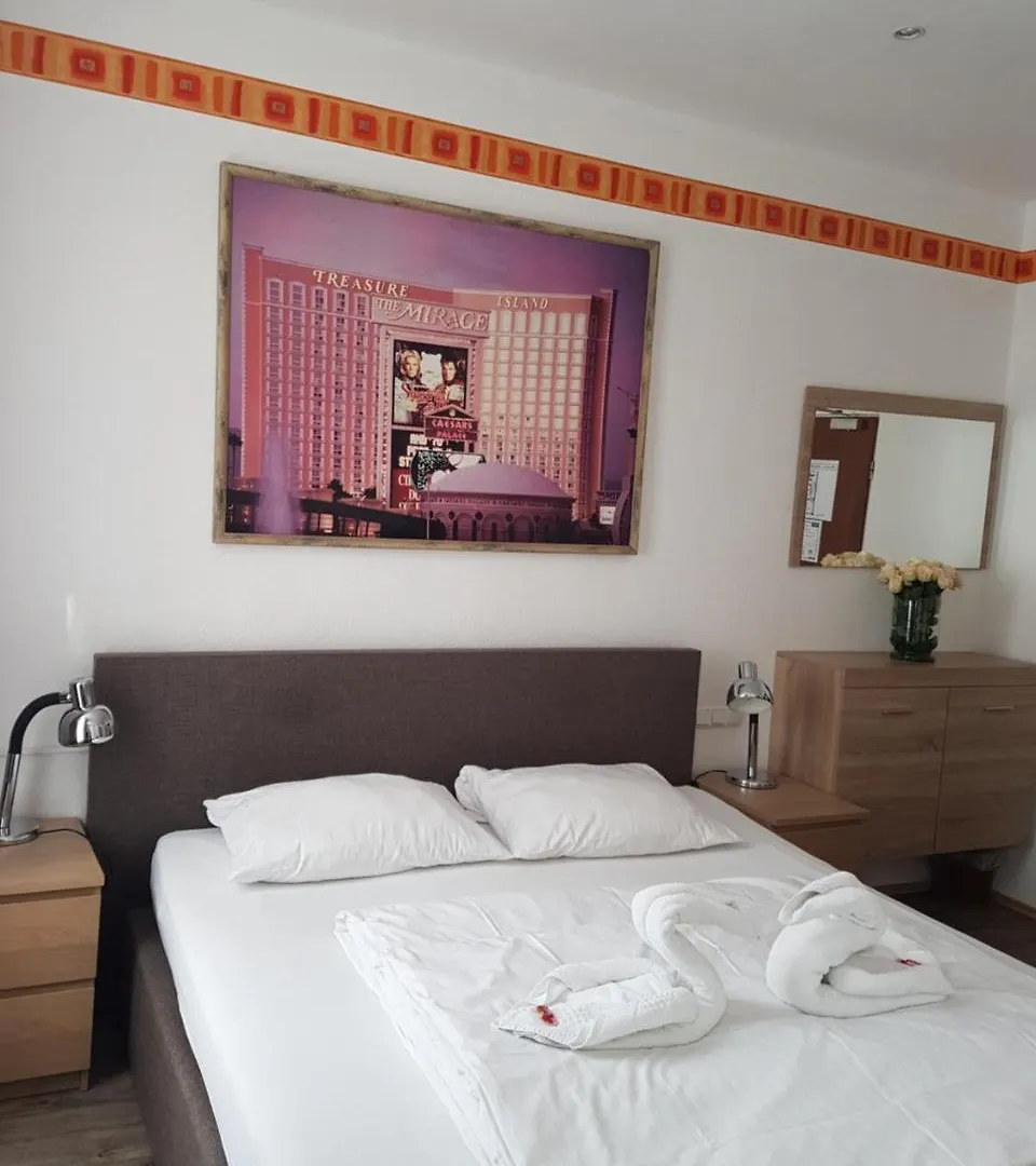 City Hotel Storch Cologne 2*,